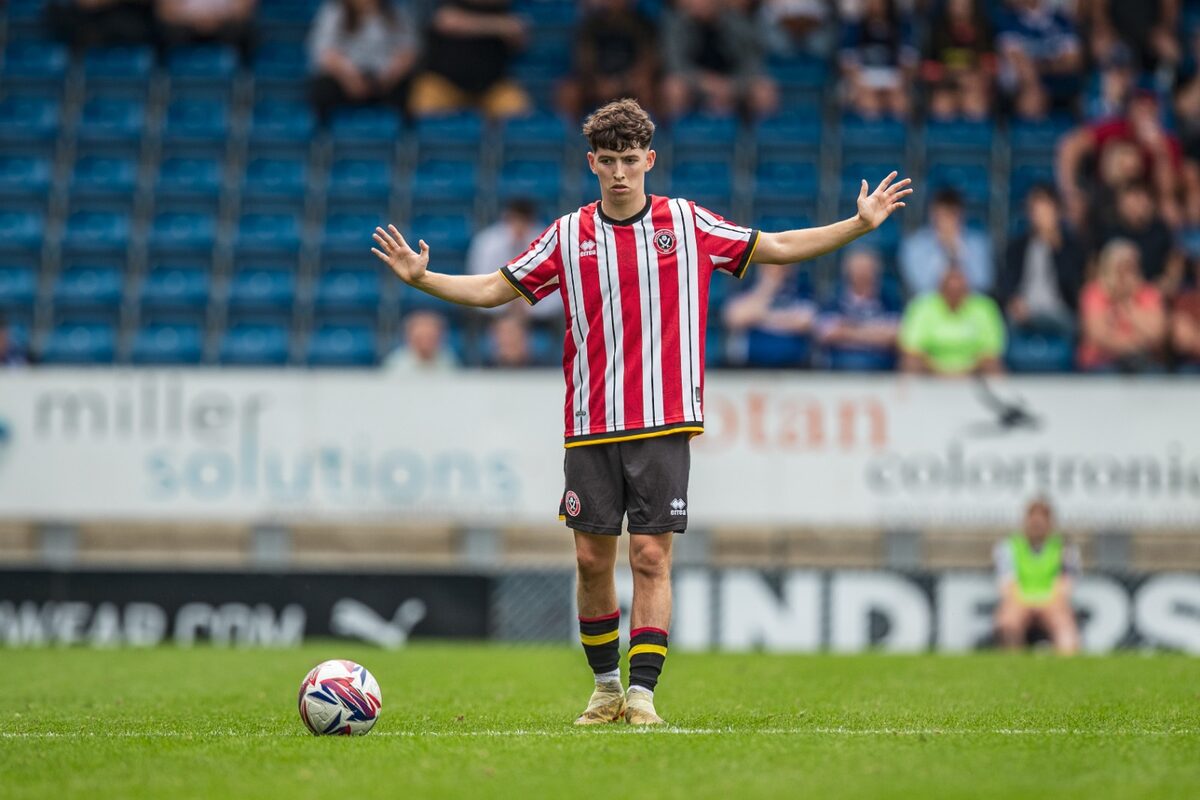 Owen Hampson preparing a set piece