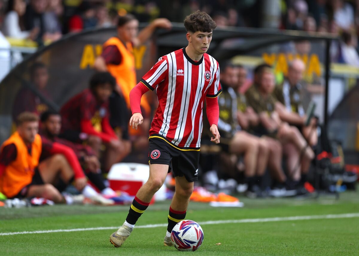 Owen Hampson carrying the ball in midfield